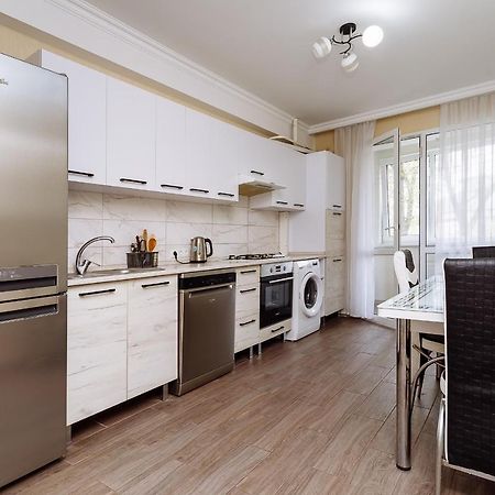 Apartament Confortabil In Centrul Orasului! Chişinău Esterno foto