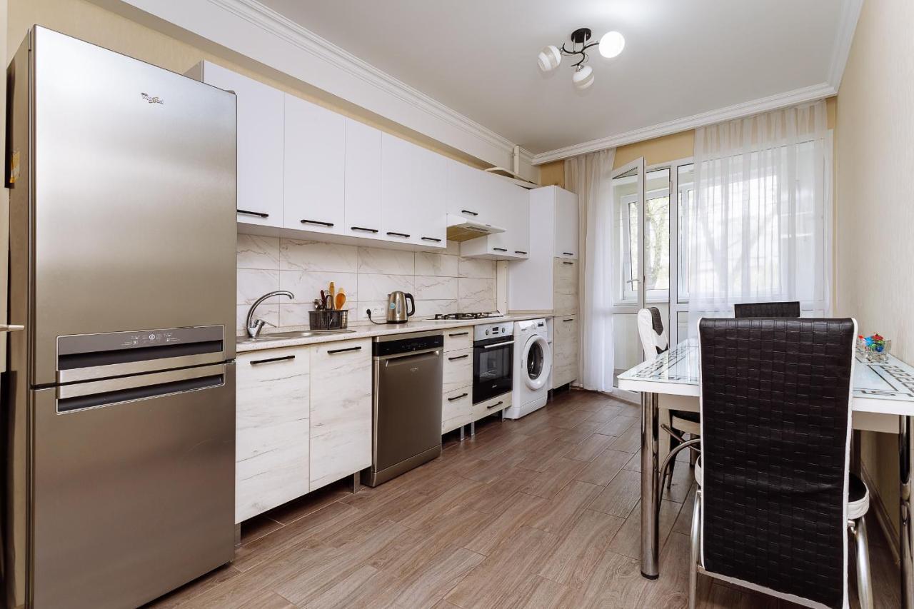 Apartament Confortabil In Centrul Orasului! Chişinău Esterno foto